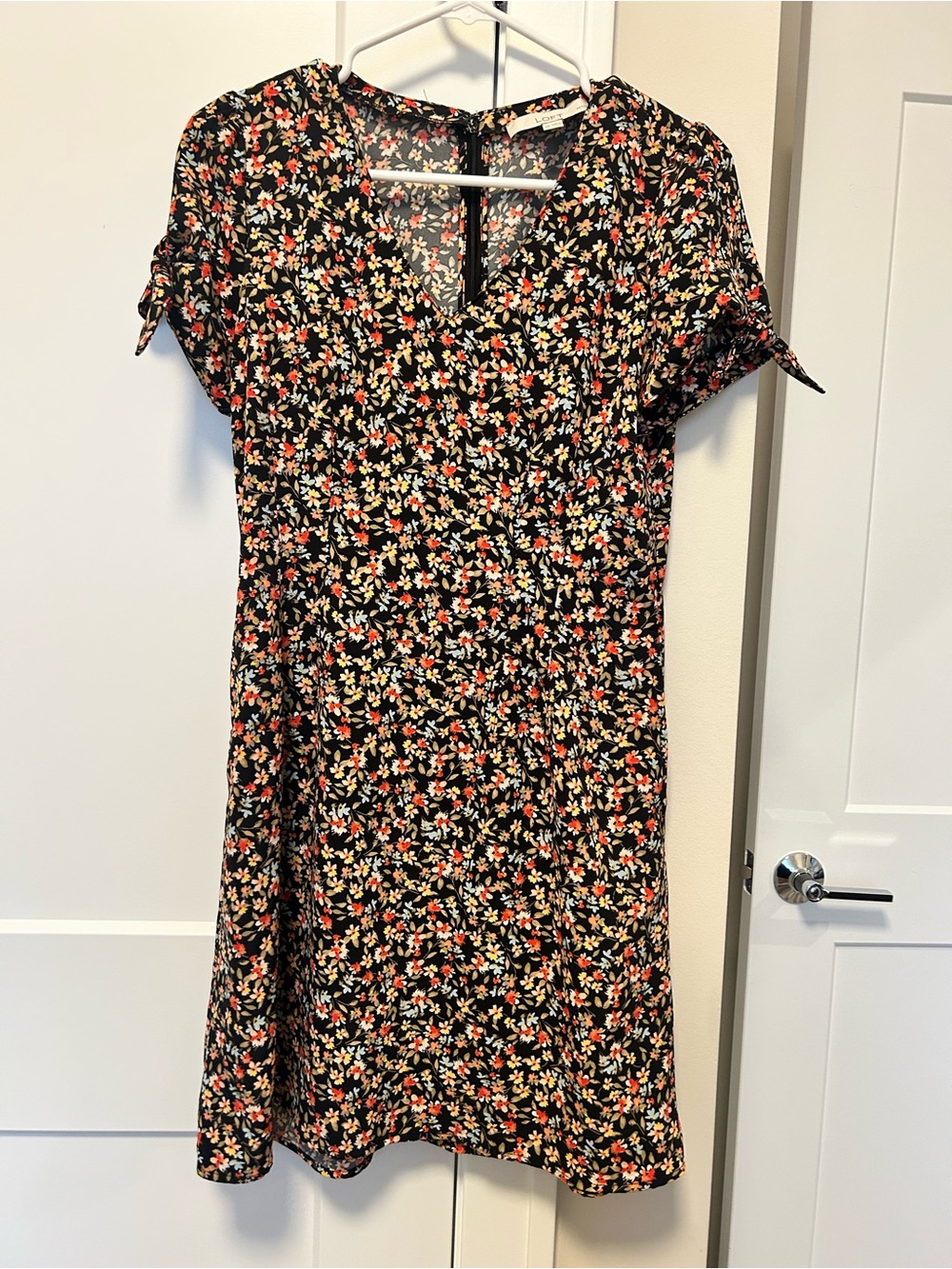 Women’s LOFT Black V-Neck Short Sleeve Dress with Coral & Cream Floral Print